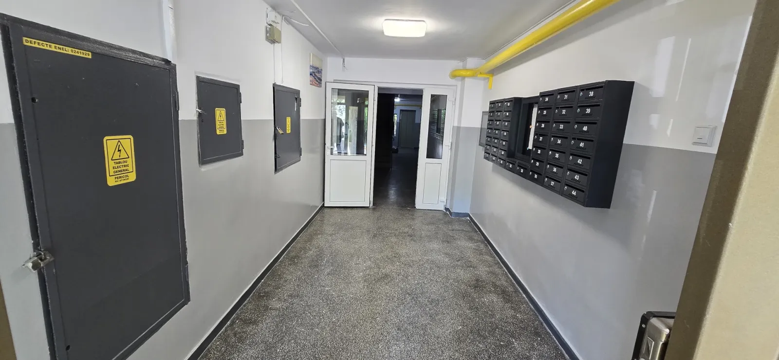 Hol parter cu cutii poștale