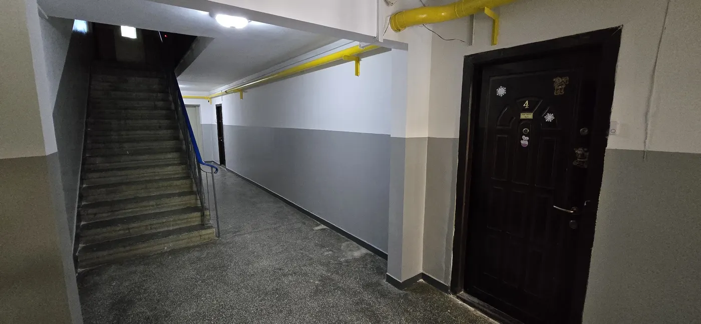 Casa scării cu hol lung